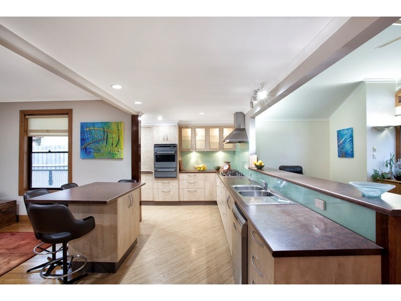 16 Preston Road, Hughesdale VIC 3166