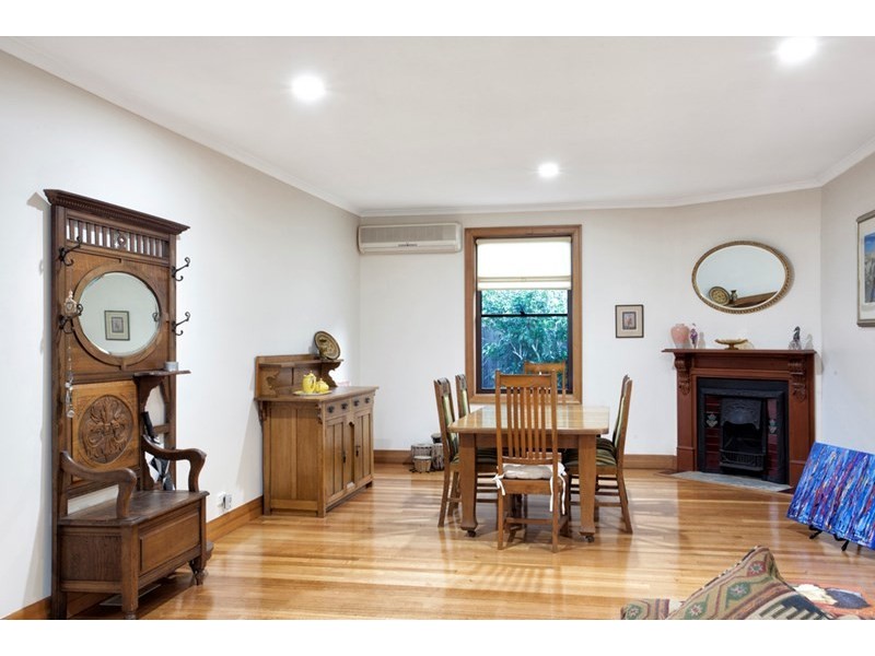 16 Preston Road, Hughesdale VIC 3166