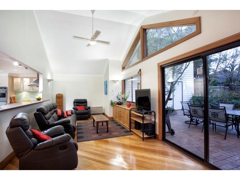 16 Preston Road, Hughesdale VIC 3166