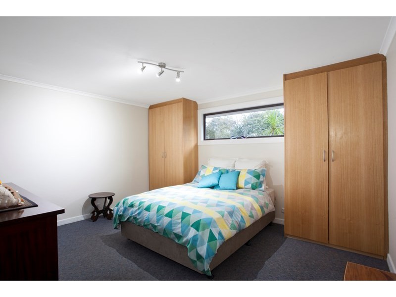 16 Preston Road, Hughesdale VIC 3166