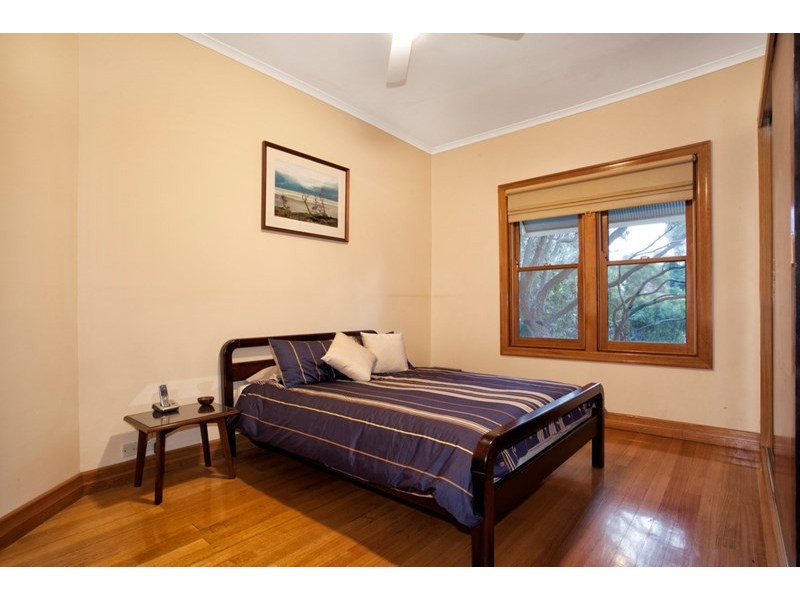 16 Preston Road, Hughesdale VIC 3166