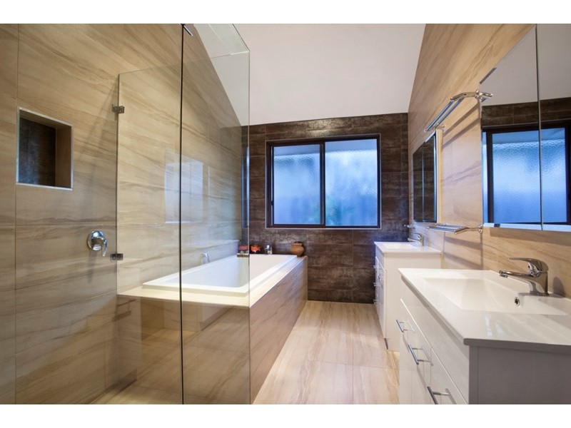 16 Preston Road, Hughesdale VIC 3166