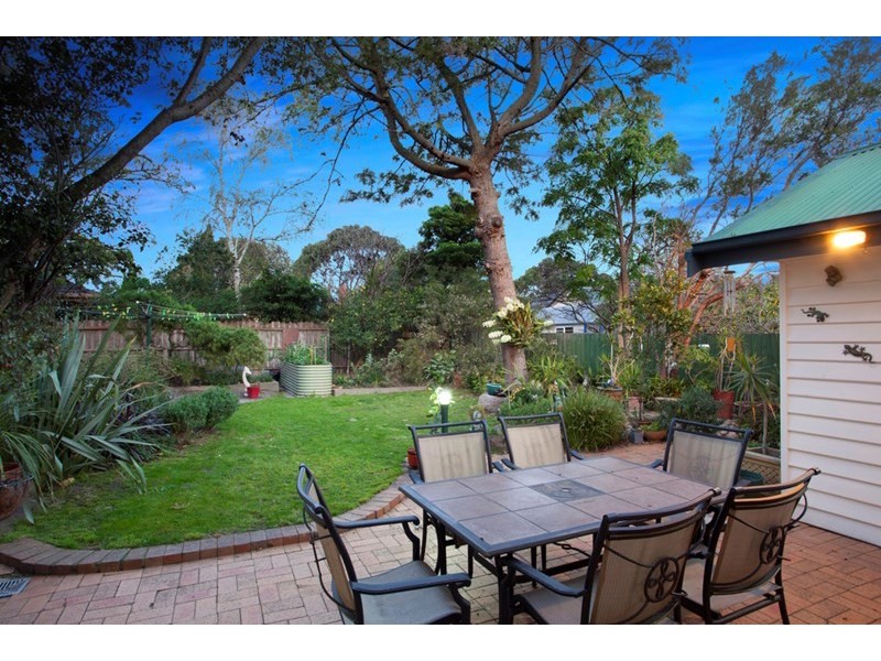 16 Preston Road, Hughesdale VIC 3166