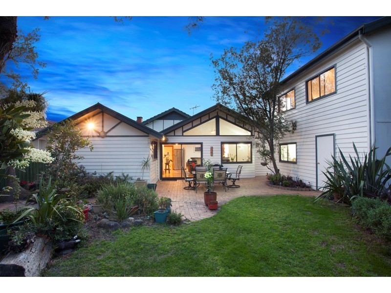 16 Preston Road, Hughesdale VIC 3166