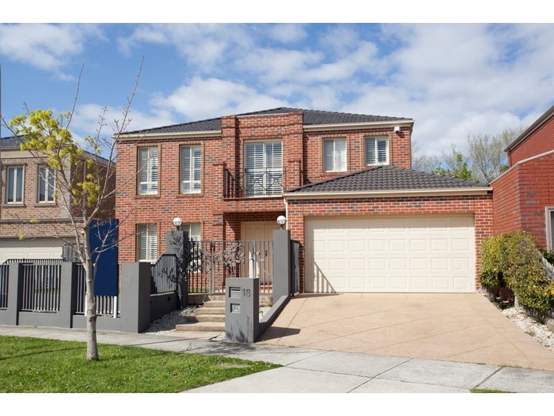 18 Winston Way, Murrumbeena VIC 3163