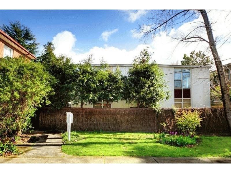 2/63 Edgar Street North, Glen Iris VIC 3146