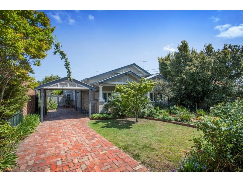 9 Station Avenue, Mckinnon VIC 3204