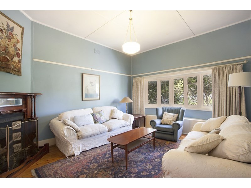 9 Station Avenue, Mckinnon VIC 3204