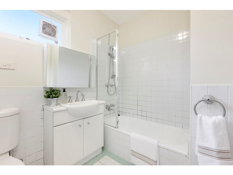 1/369 Neerim Road, Carnegie VIC 3163