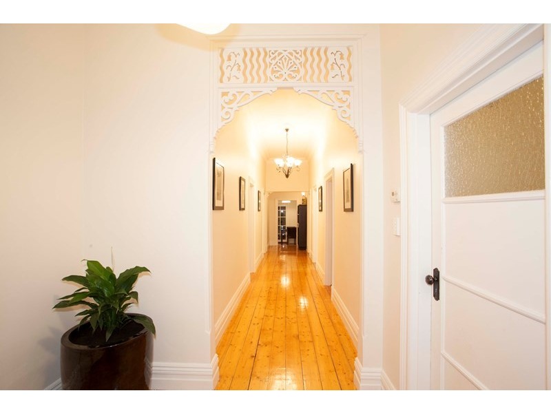 202 Kangaroo Road, Hughesdale VIC 3166