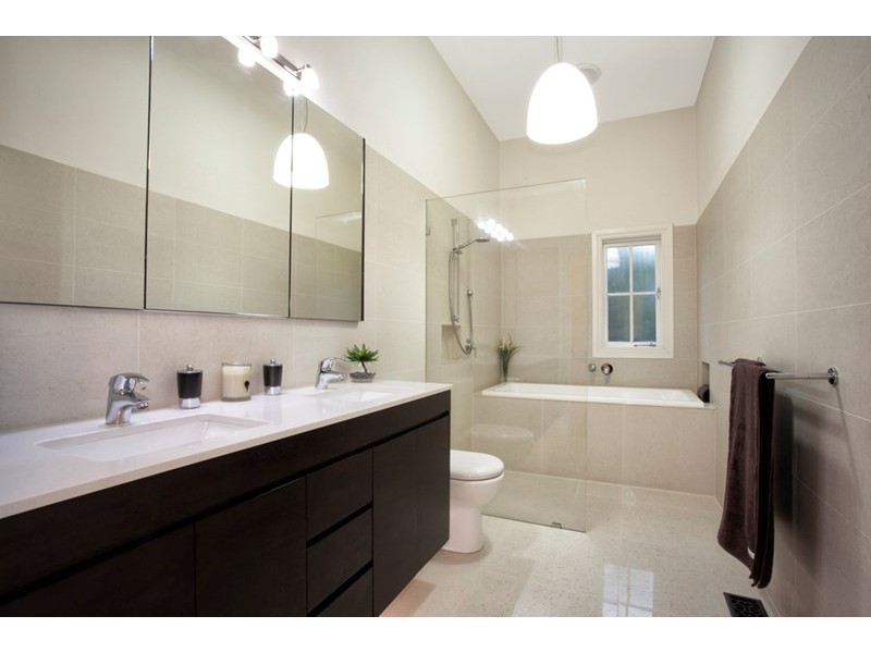 202 Kangaroo Road, Hughesdale VIC 3166