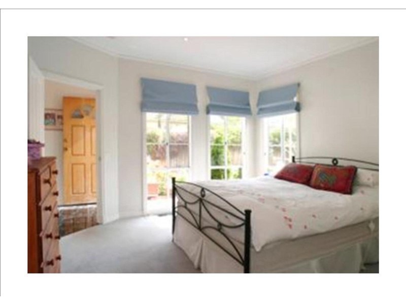 2/4 Eleebana Avenue, Hughesdale VIC 3166