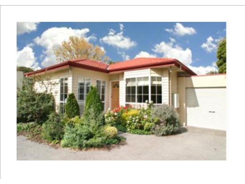 2/4 Eleebana Avenue, Hughesdale VIC 3166