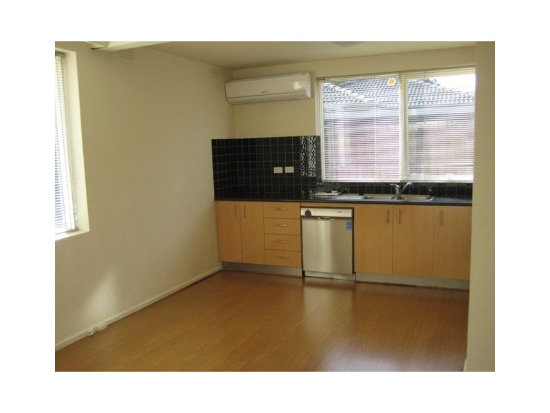 4/7 WILD CHERRY Road, Ormond VIC 3204