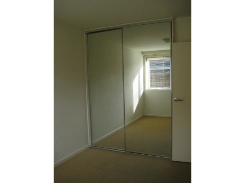 4/7 WILD CHERRY Road, Ormond VIC 3204