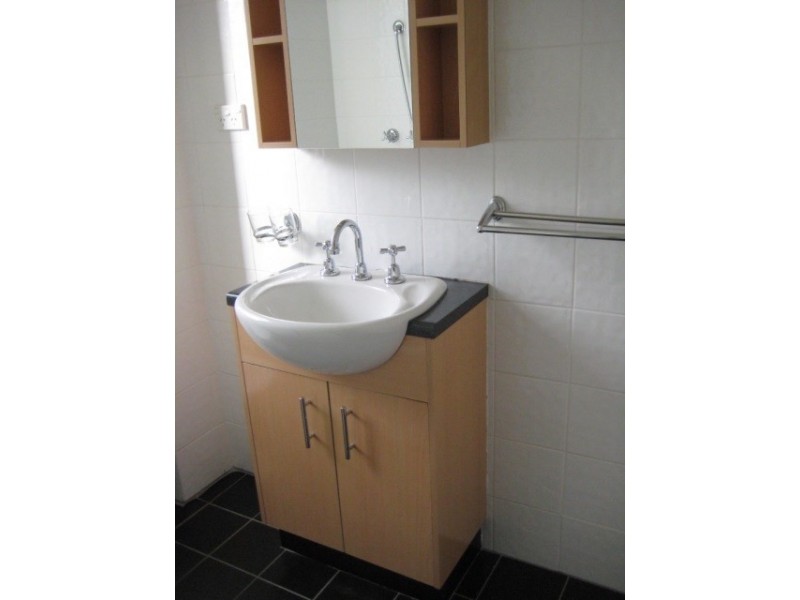 4/7 WILD CHERRY Road, Ormond VIC 3204