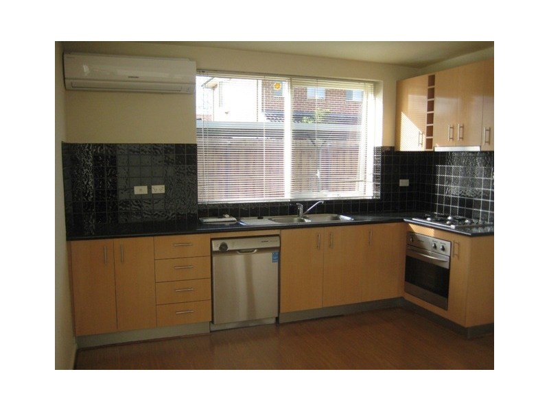 4/7 WILD CHERRY Road, Ormond VIC 3204