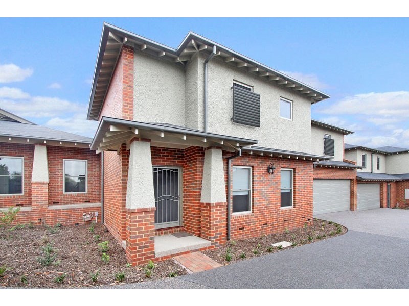 2/10 Omama Road, Murrumbeena VIC 3163