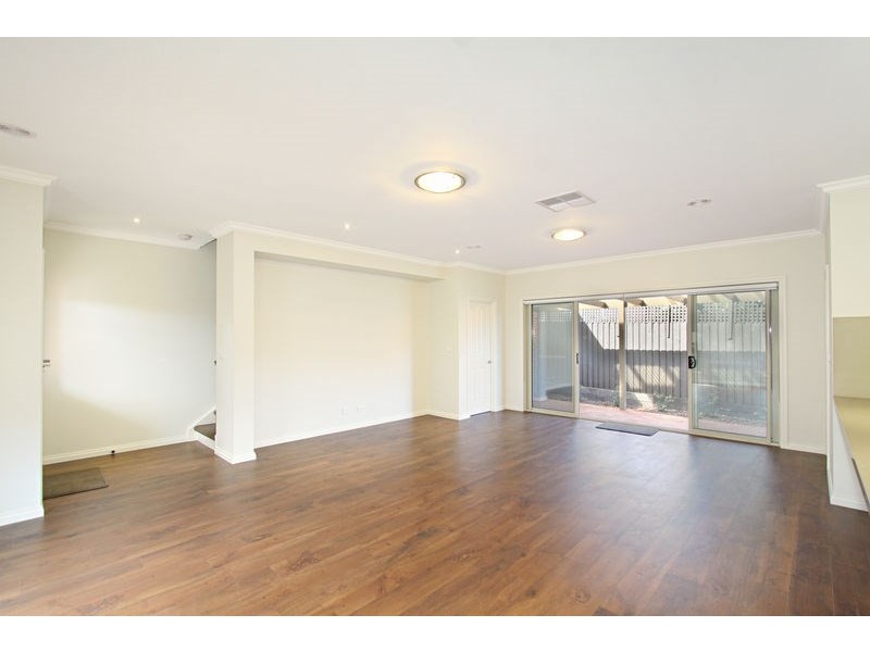 2/10 Omama Road, Murrumbeena VIC 3163