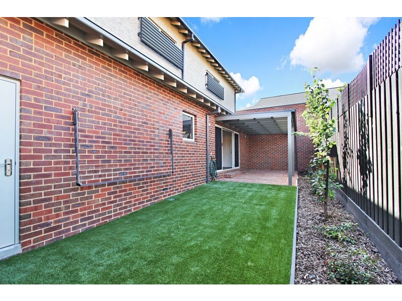 2/10 Omama Road, Murrumbeena VIC 3163