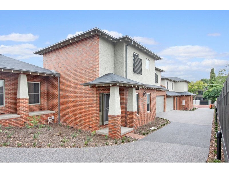 2/10 Omama Road, Murrumbeena VIC 3163
