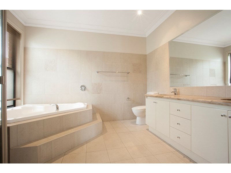 33 Winston Way, Murrumbeena VIC 3163