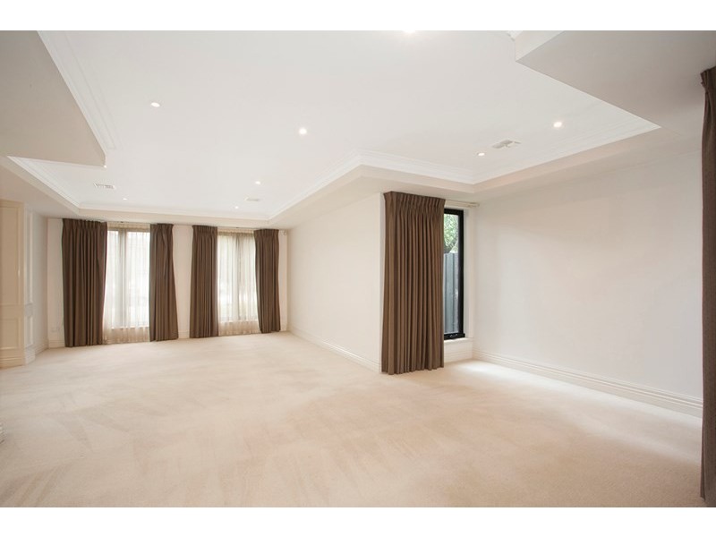 33 Winston Way, Murrumbeena VIC 3163