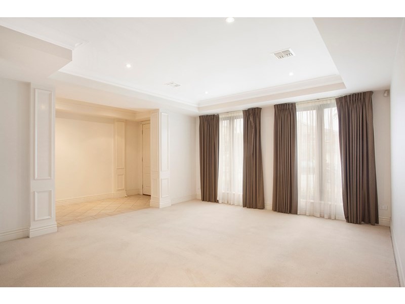 33 Winston Way, Murrumbeena VIC 3163