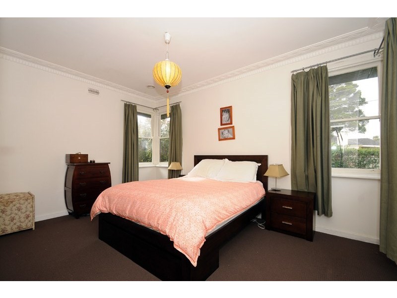 18 Moira Avenue, Carnegie VIC 3163