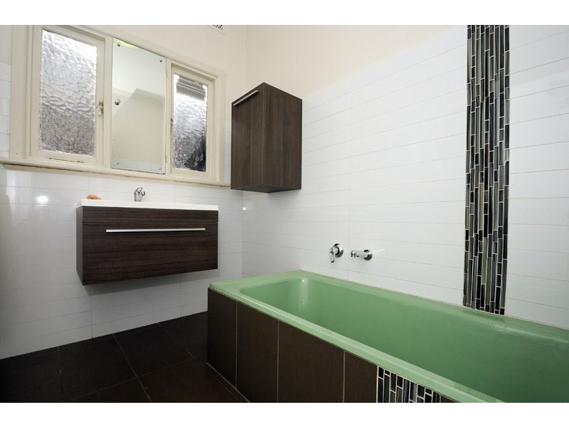 18 Moira Avenue, Carnegie VIC 3163