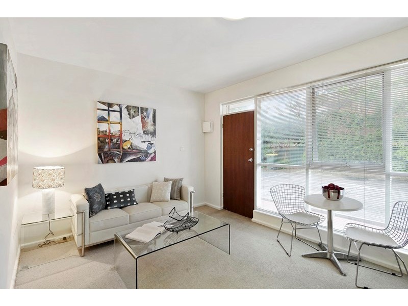 1/7 Truganini Road, Carnegie VIC 3163