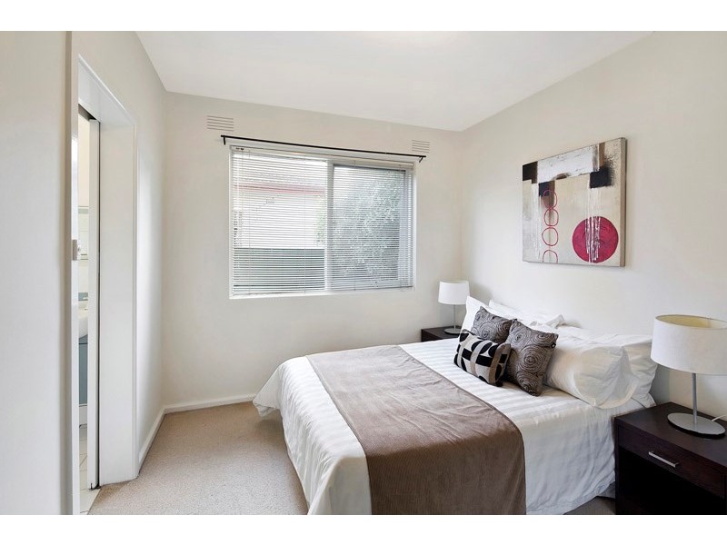 1/7 Truganini Road, Carnegie VIC 3163