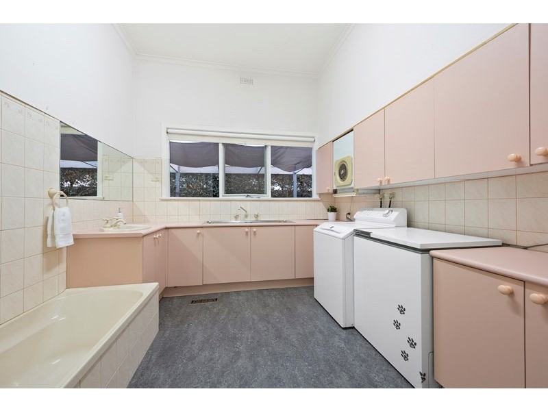 3 Ames Avenue, Carnegie VIC 3163