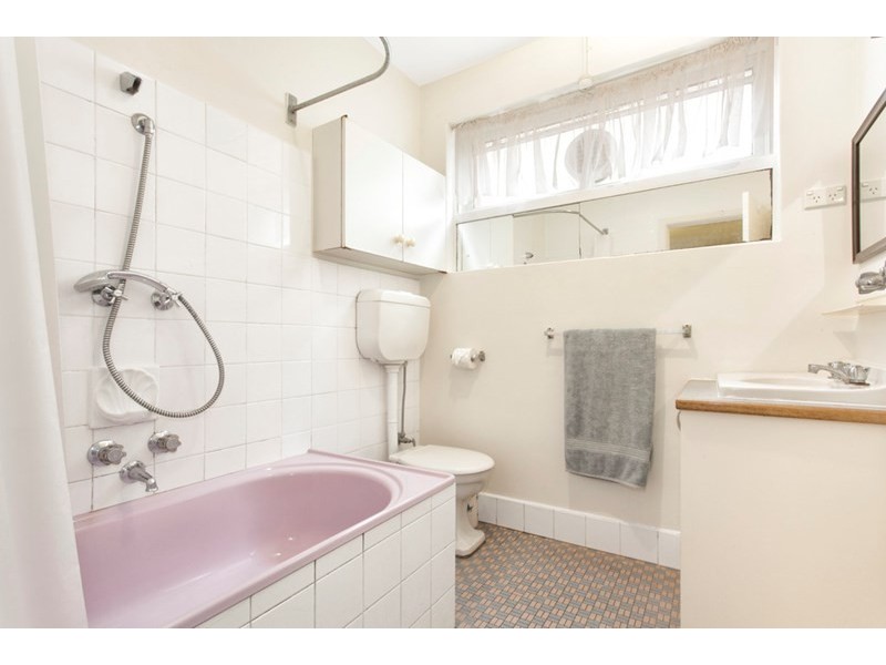 2/10 Rosstown Road, Carnegie VIC 3163