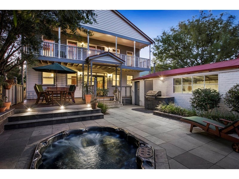 18 Ames Avenue, Carnegie VIC 3163