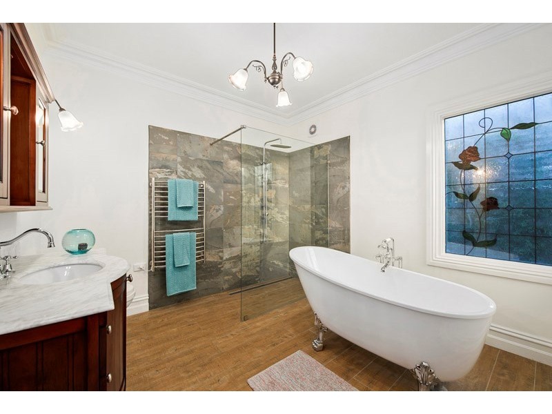 18 Ames Avenue, Carnegie VIC 3163