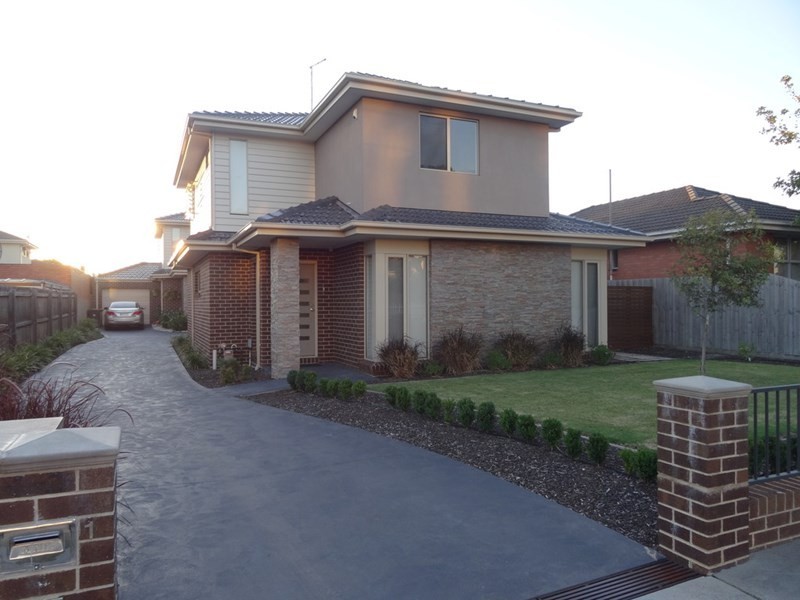 1/11 Surrey Crescent, Oakleigh East VIC 3166