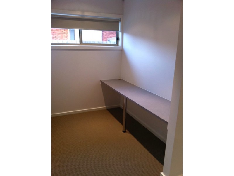 1/11 Surrey Crescent, Oakleigh East VIC 3166