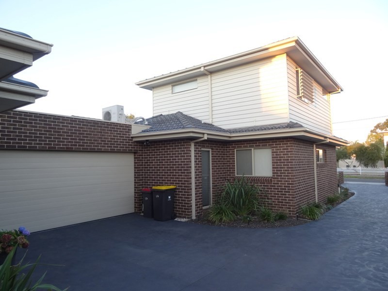 1/11 Surrey Crescent, Oakleigh East VIC 3166