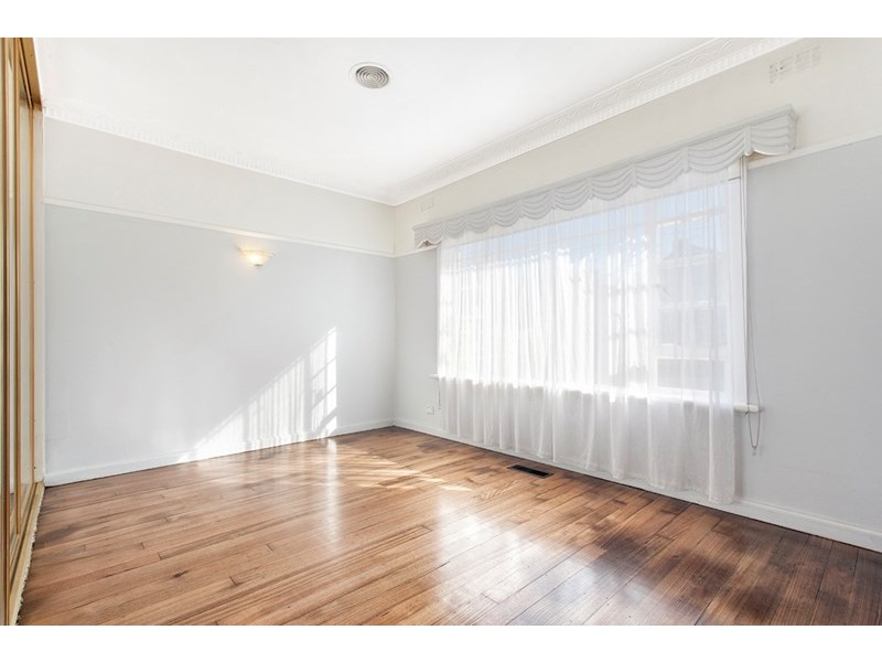 29 McLaurin Road, Carnegie VIC 3163