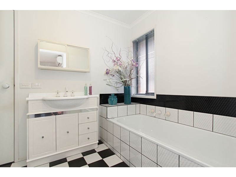 1/5 Woornack Road, Carnegie VIC 3163