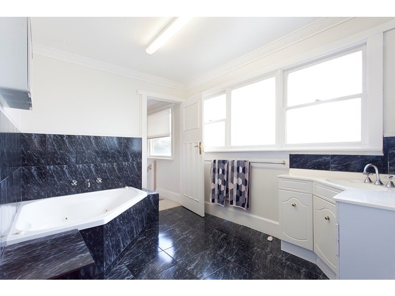 27 Emily Street, Carnegie VIC 3163