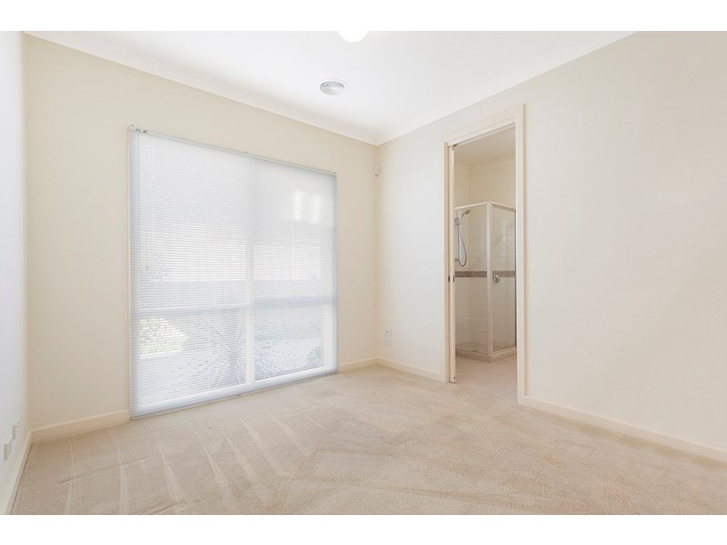 2/8 Beena Avenue, Carnegie VIC 3163