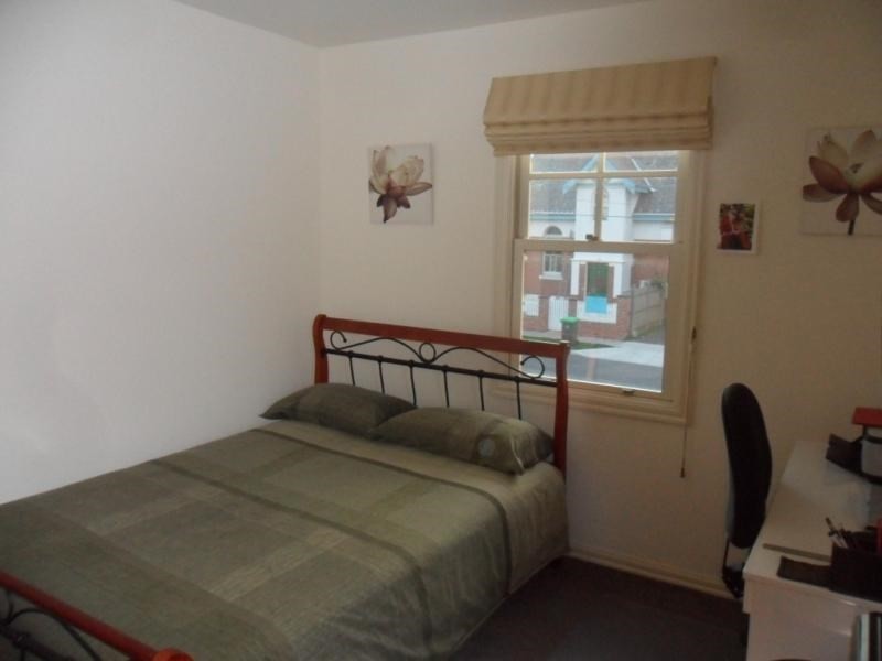 4 Toolambool Road, Carnegie VIC 3163