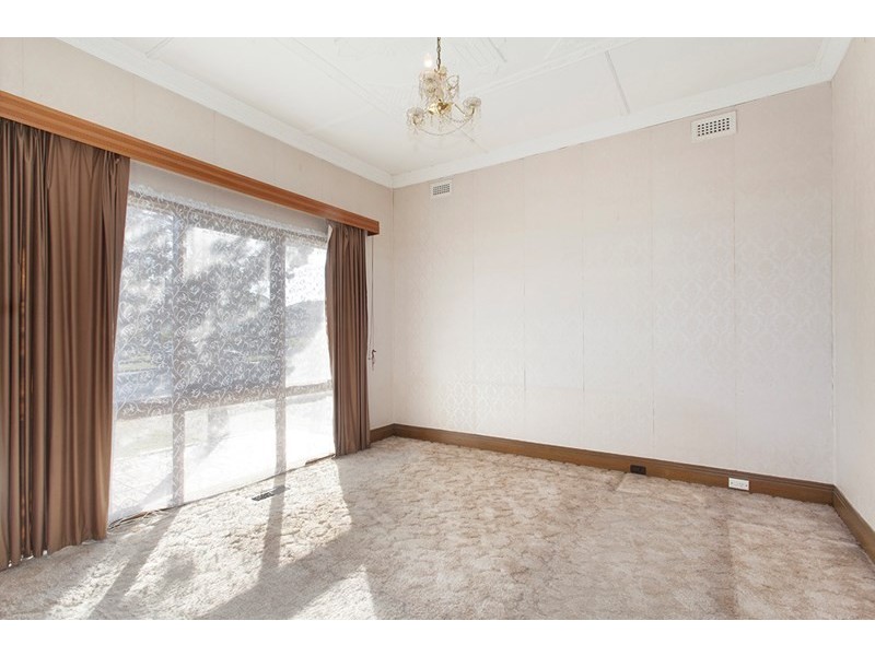 42 Eleebana Avenue, Hughesdale VIC 3166