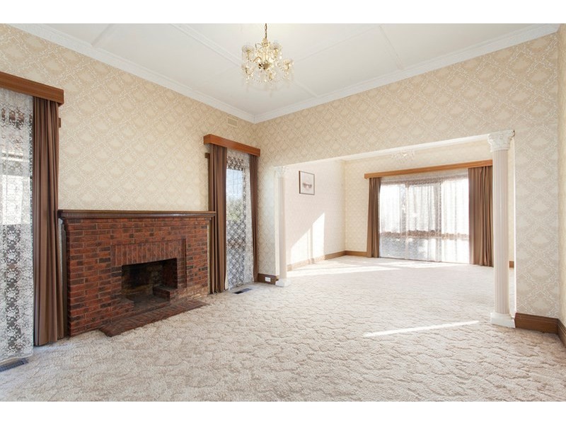 42 Eleebana Avenue, Hughesdale VIC 3166