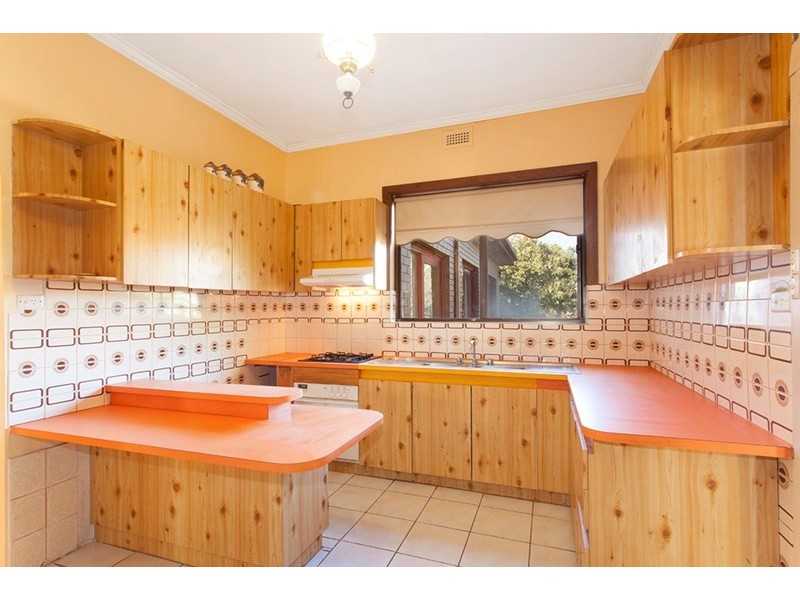 42 Eleebana Avenue, Hughesdale VIC 3166