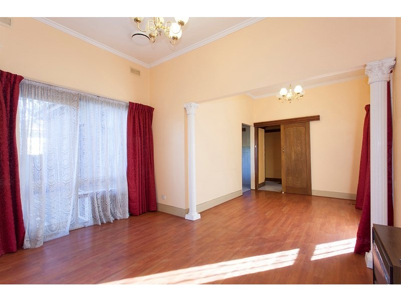 42 Eleebana Avenue, Hughesdale VIC 3166