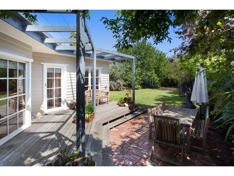 9 Station Avenue, Mckinnon VIC 3204