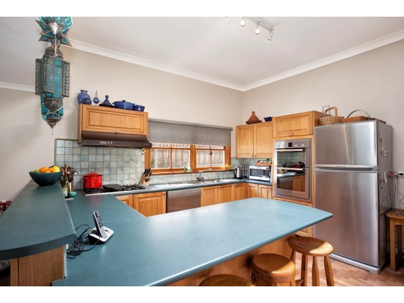 9 Station Avenue, Mckinnon VIC 3204